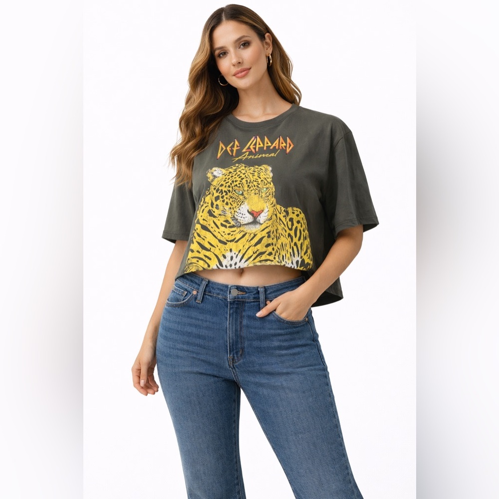 Def Leppard Crop Animal Graphic Women's‎ Tee Short Sleeve Size Medium festival